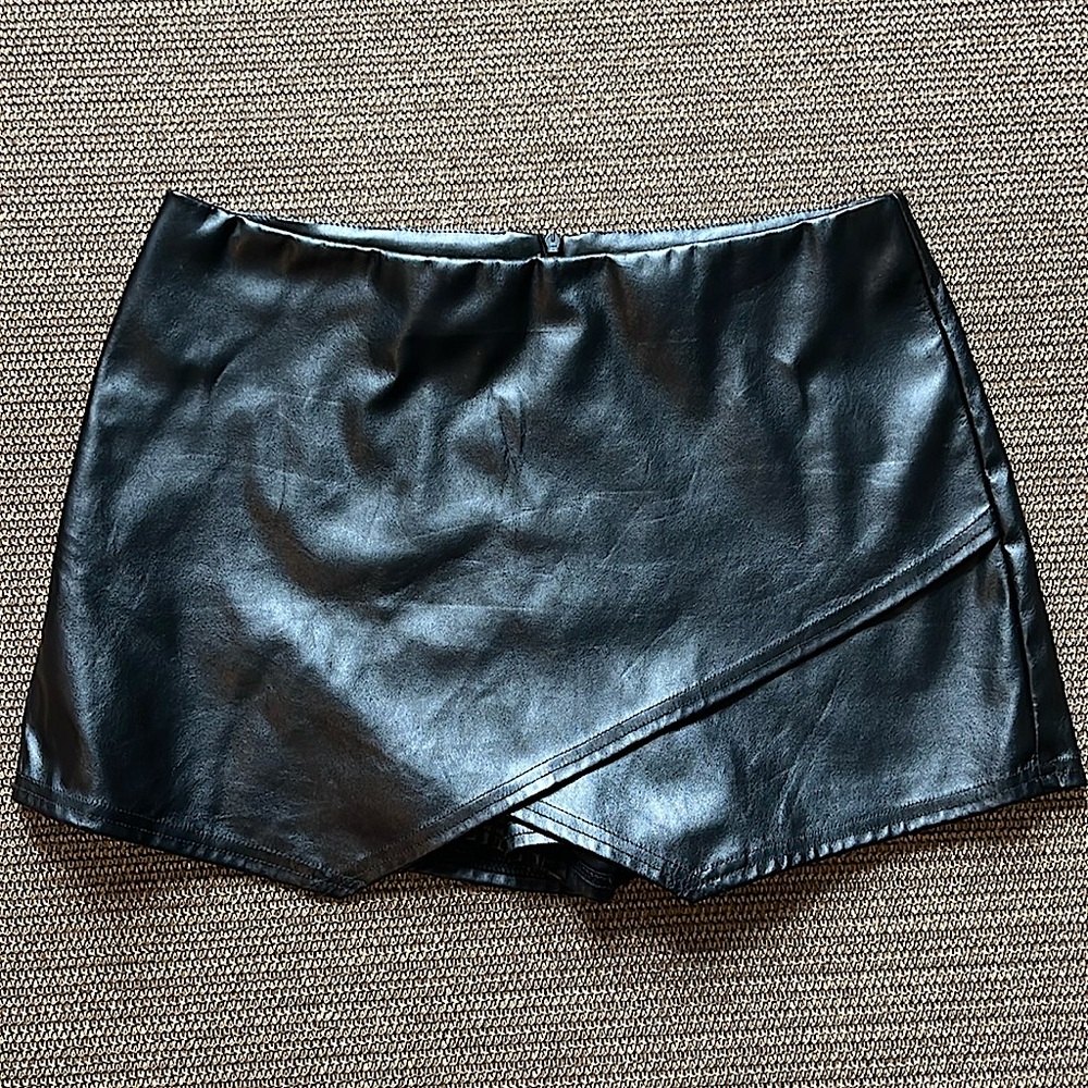 Faux leather skort